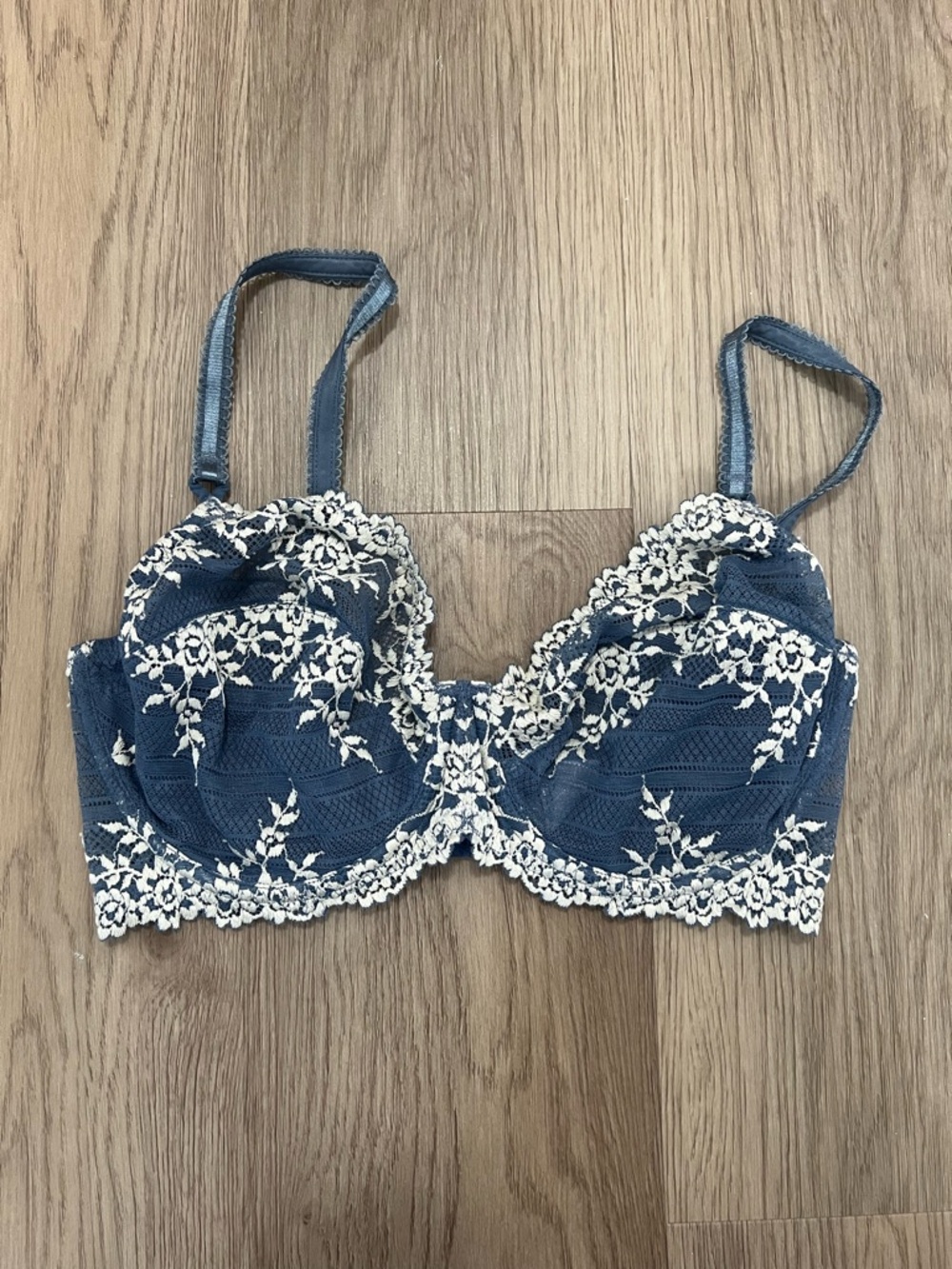 Wacoal Embrace Lace Underwire Bra Size 36DD Style 65191